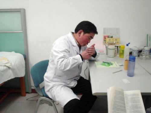 الأطباء الصينون في خطر